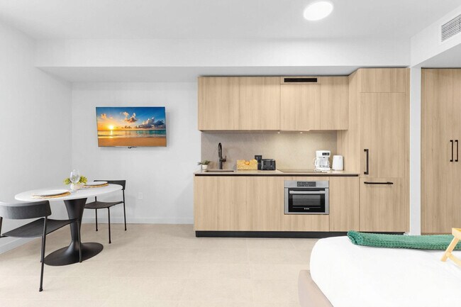 Building Photo - 501 NE 1st Ave