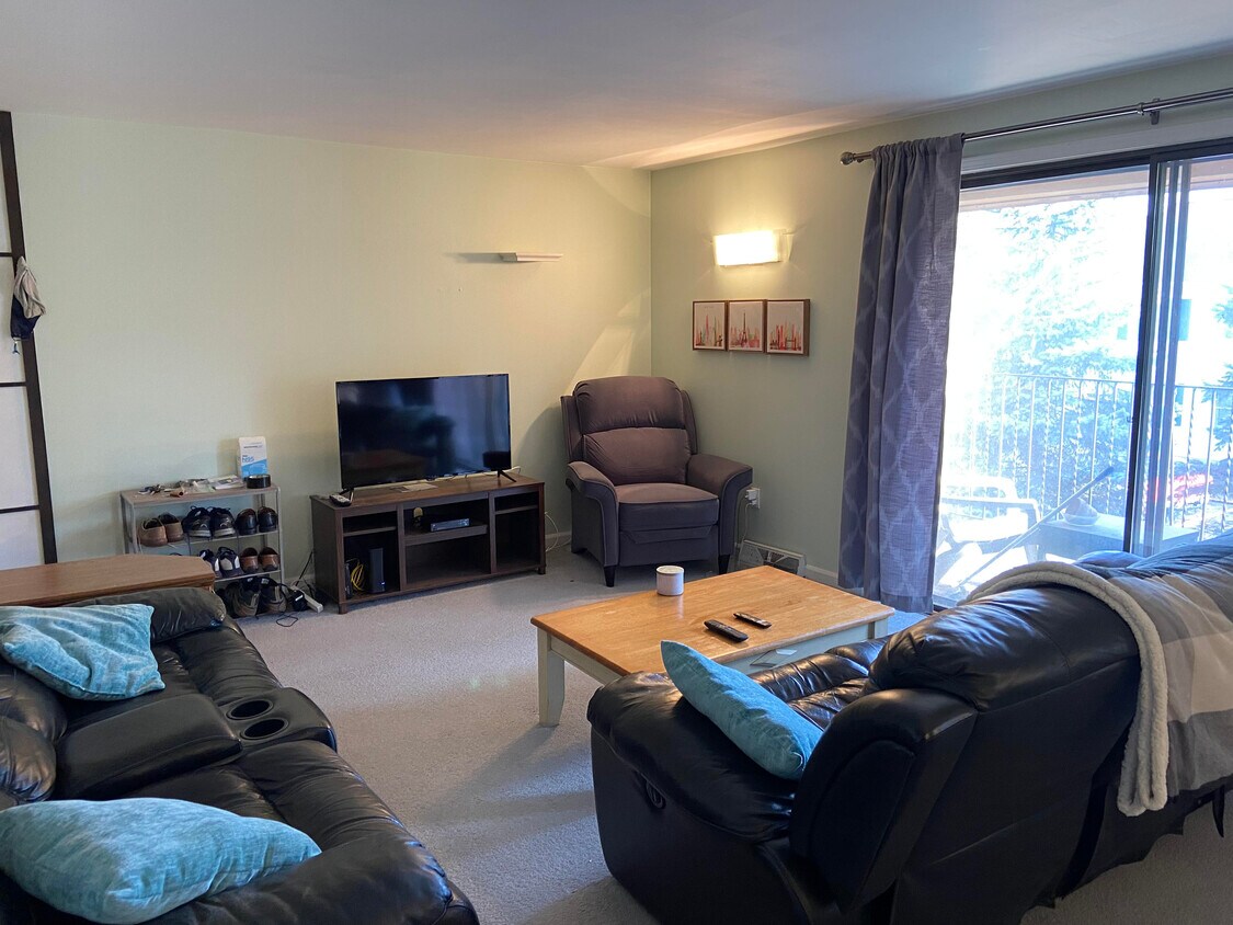 living room - 15 Greenwich Dr