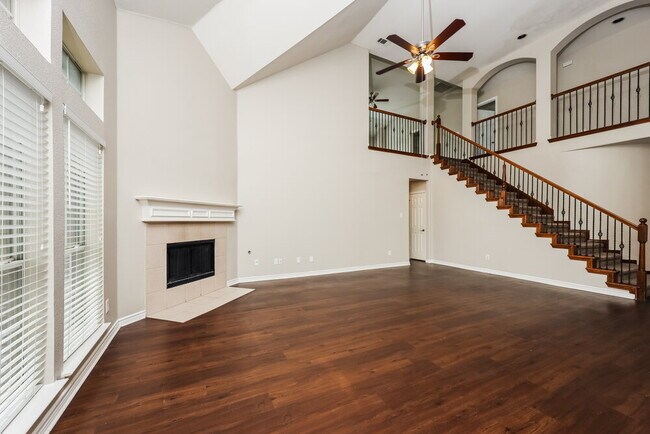 Foto del edificio - 100 Silverwood Dr