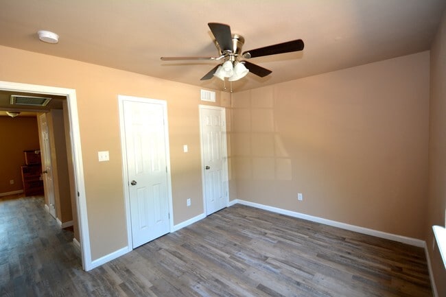 Building Photo - Harmony Apartments - ALL BILLS PAID!