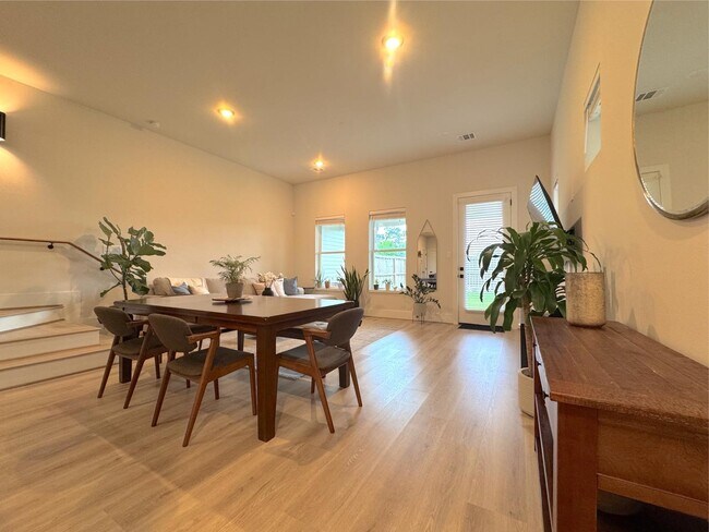 Foto del edificio - 5632 Bertellis Ln