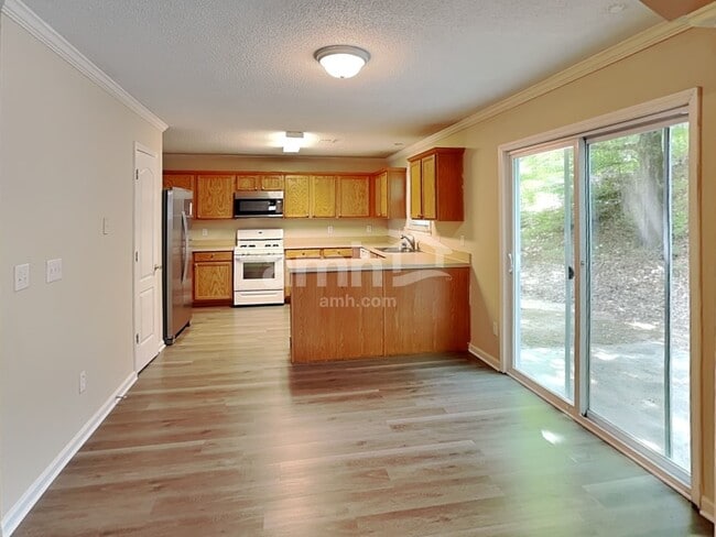 Building Photo - 2440 Hampton Estates Dr SW