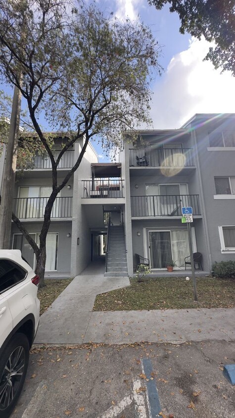 Charming 2-Bed Condo Retreat in West Palm Beach – Cozy Living Awaits! - Charming 2-Bed Condo Retreat in West Palm Beach – Cozy Living Awaits!