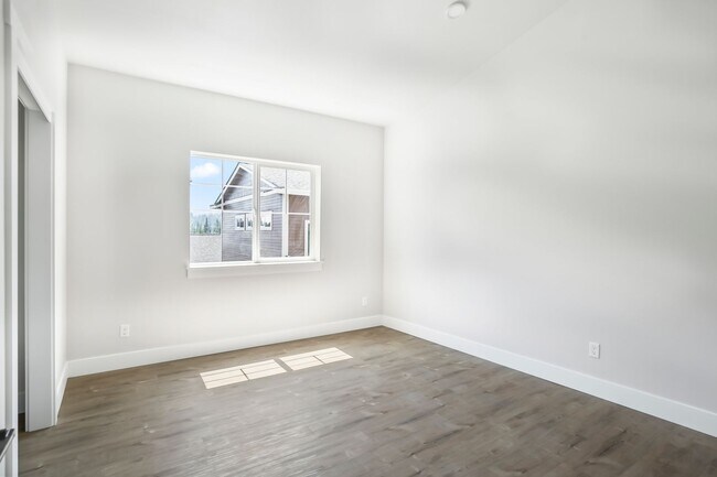 Foto del edificio - Brand New 2 Bed/1 Bath Duplex Apartment wi...