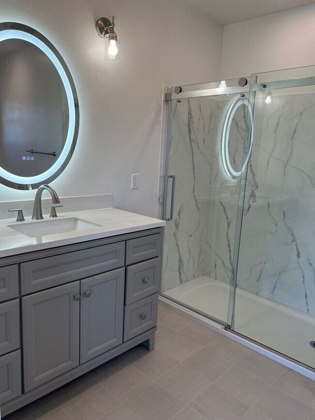 Foto del edificio - Newly renovated studio with views!