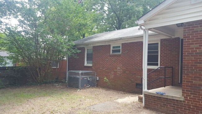 Building Photo - 2117 Aberdeen St