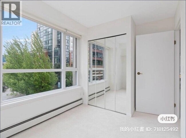 Photo du bâtiment - 388 Drake St