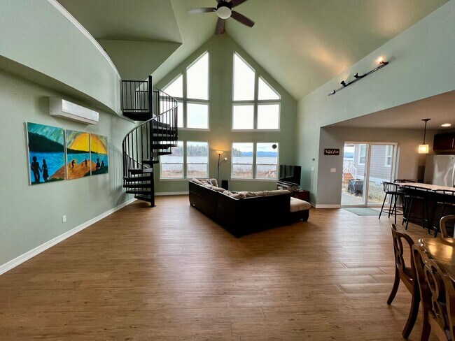 Foto del edificio - Waterfront 2 Bedroom Home in Ferndale!