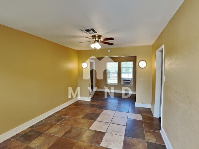 Building Photo - 4706 Nesbitt Dr
