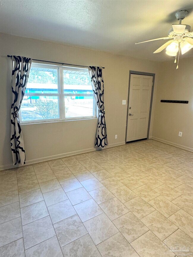 Foto del edificio - 1010 Hawthorn Dr