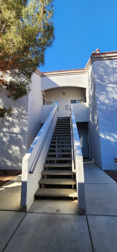 Primary Photo - 700 Carnegie St