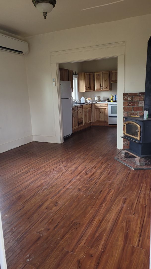Building Photo - Quaint 2 Bedroom Country Home in Melrose