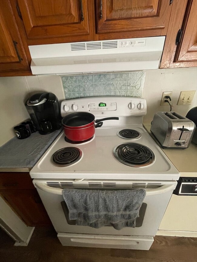 Building Photo - Country Living at its Best