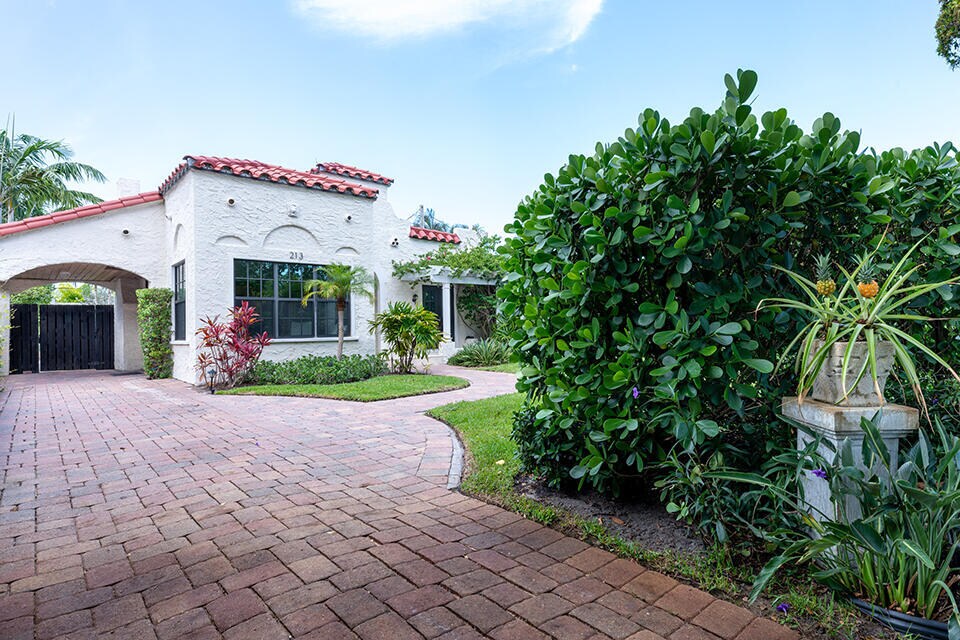 Primary Photo - 213 Seville Rd