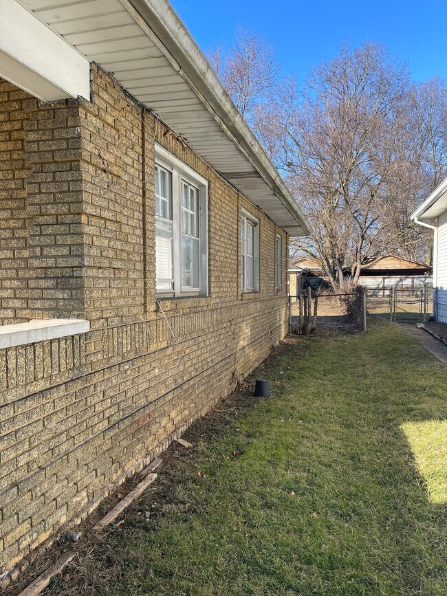 Building Photo - 3026 Shriver Ave