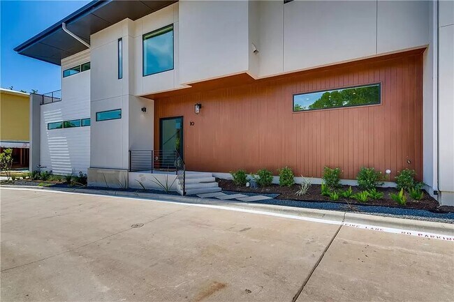 Building Photo - 2800 Del Curto Rd