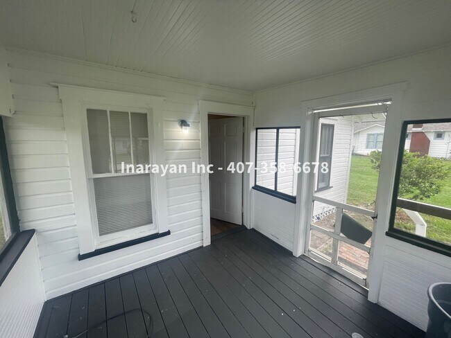 Foto del edificio - Newly Remodeled 2/1 House with cozy porch
