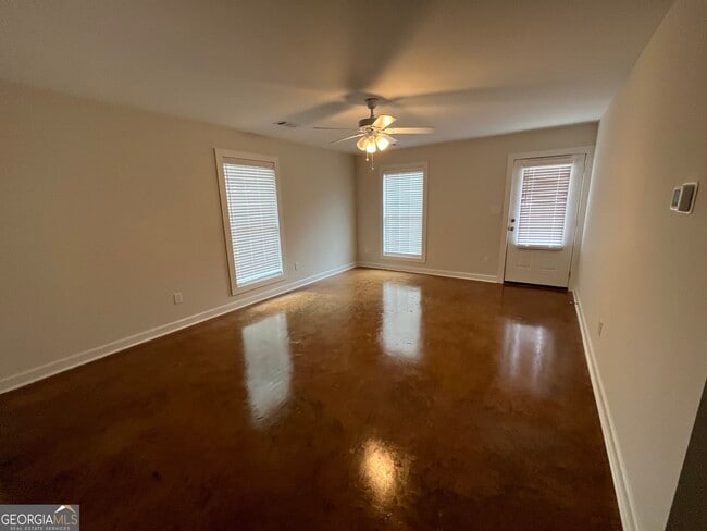 Building Photo - 1112 3rd St