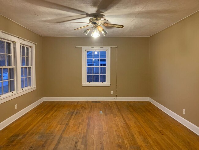 Foto del edificio - 3902 Calvin Dr