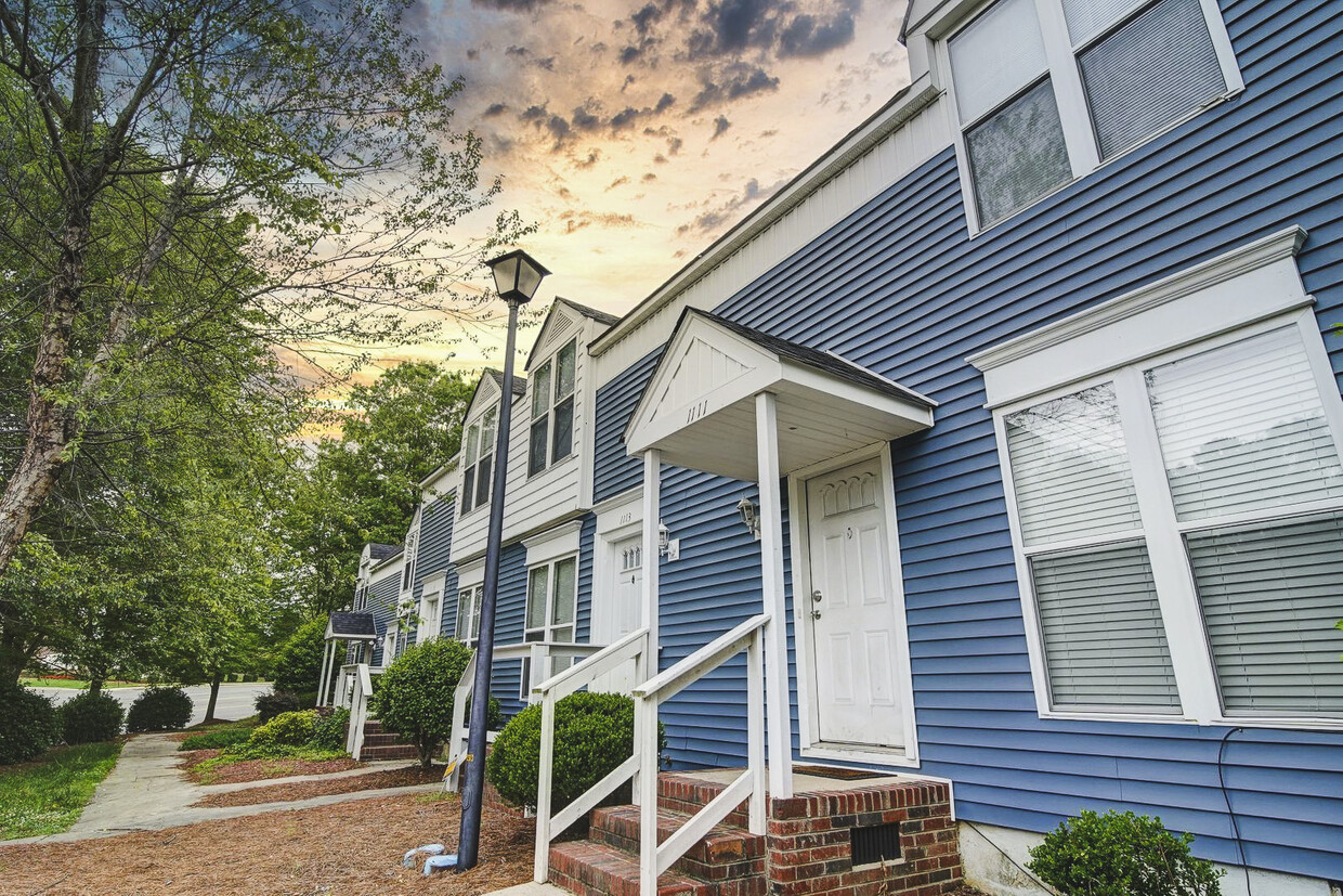 Private Entrance! - The Kensington Townhomes