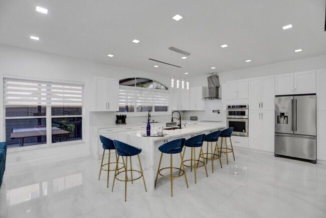 Building Photo - 3824 SW 49th Pl