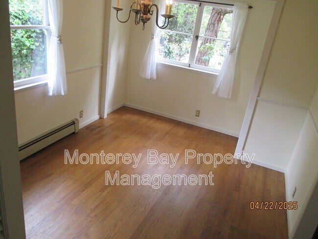 Foto del edificio - 25988 Ridgewood Rd