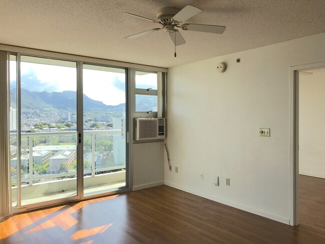 Building Photo - Breathtaking mountain view, 1 bdrm, 1 bath...