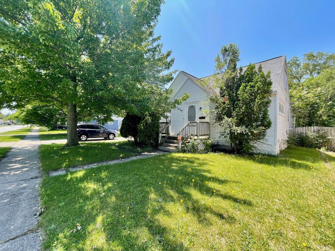 Primary Photo - Three Bedroom Home in Muskegon