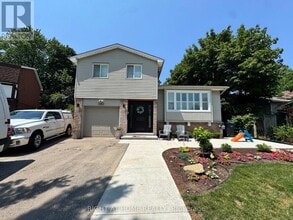 Building Photo - 3363 Chokecherry Crescent