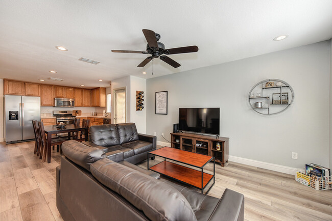 Building Photo - 1474 Loon Lake St
