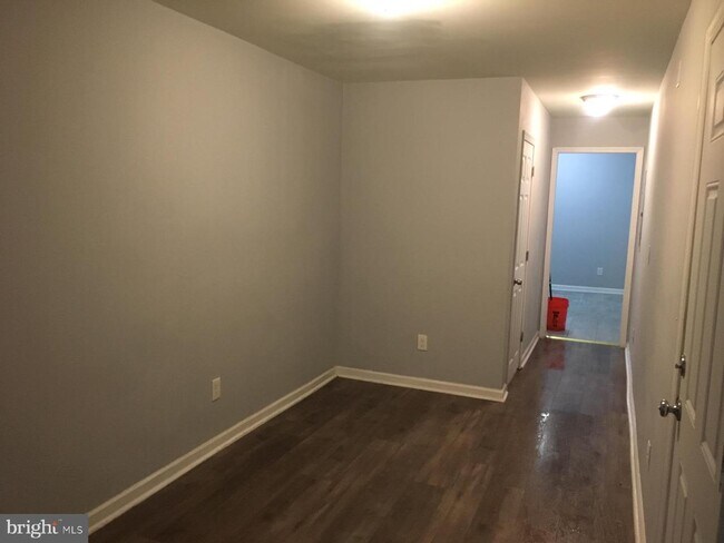 Foto del edificio - 4975 W Thompson St