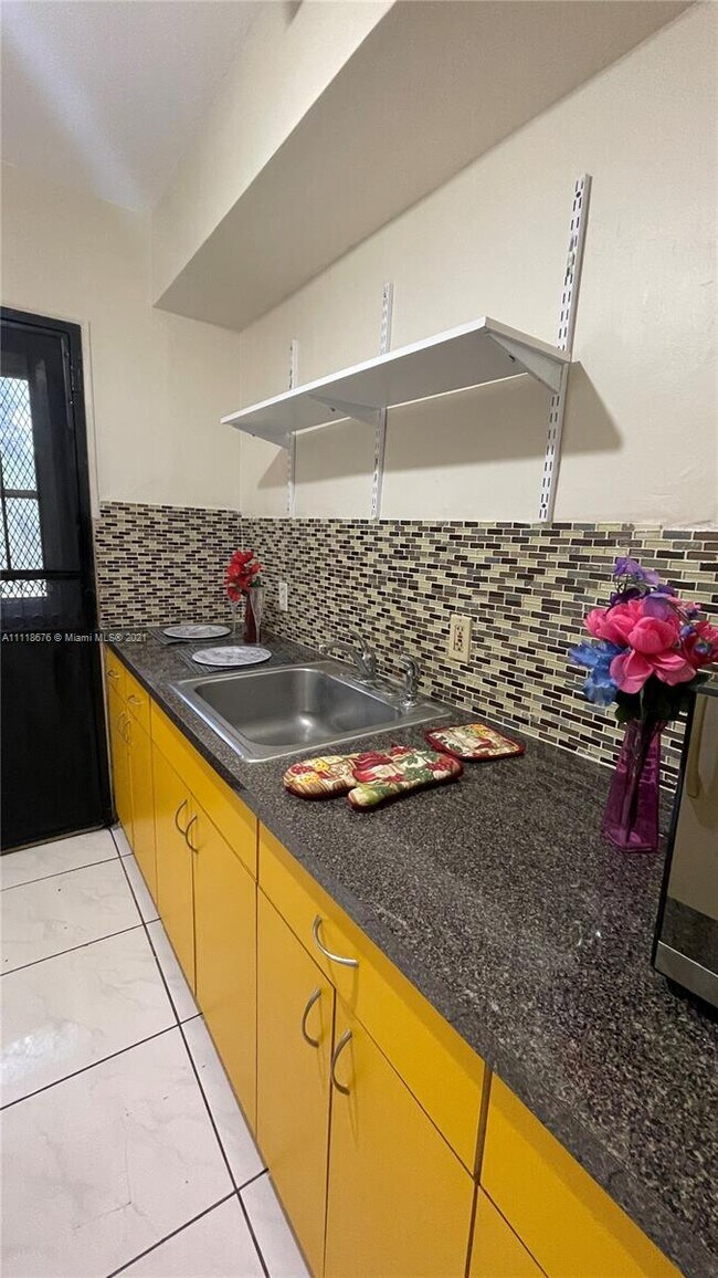 Foto del edificio - 1431 NW 87th Terrace