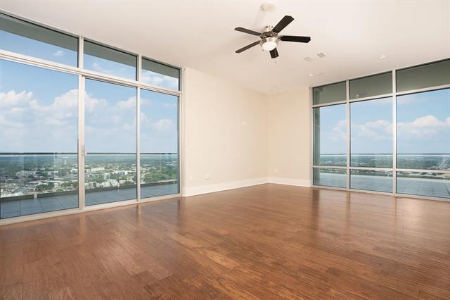 Foto del edificio - 8066 Park Ln