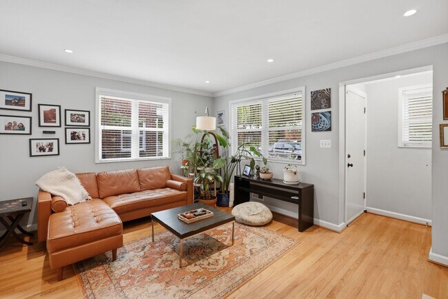 Foto del edificio - Michigan Park Townhome | 4 Bed | 2.5 Bath | 1,700 Sf | Fenced-in Front & Backyard w/ Deck
