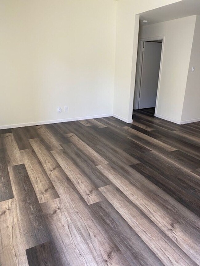 Foto del edificio - 5607 Lakebend W Dr
