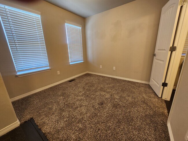 Building Photo - Stunning 3 Bed 3 Bath Home Near Peterson A...