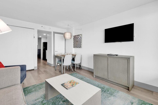 Foto del edificio - 2401 S Ocean Blvd