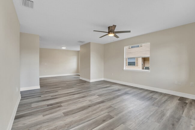 Building Photo - Royal Villas Townhomes