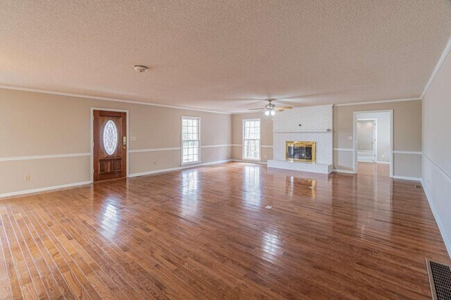 Foto del edificio - 6491 Jackson Trail Rd