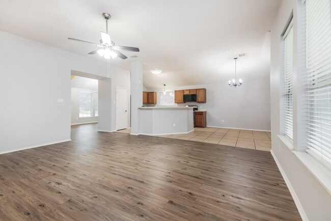 Building Photo - 114 Redbud Dr