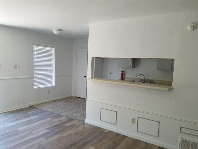 Building Photo - 7016 Ridgetop Rd