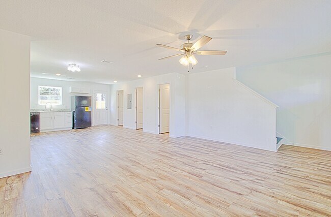 Building Photo - 89 Horsecreek Rd