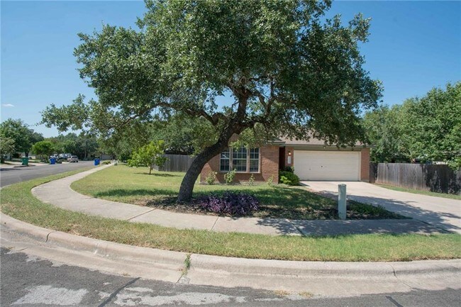 Building Photo - 2001 Carriage Hills Cove