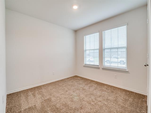 Foto del edificio - 1001 Whispering Oak Dr