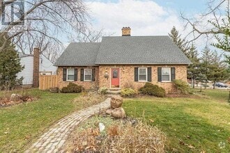 Building Photo - 313 BRONTE Rd