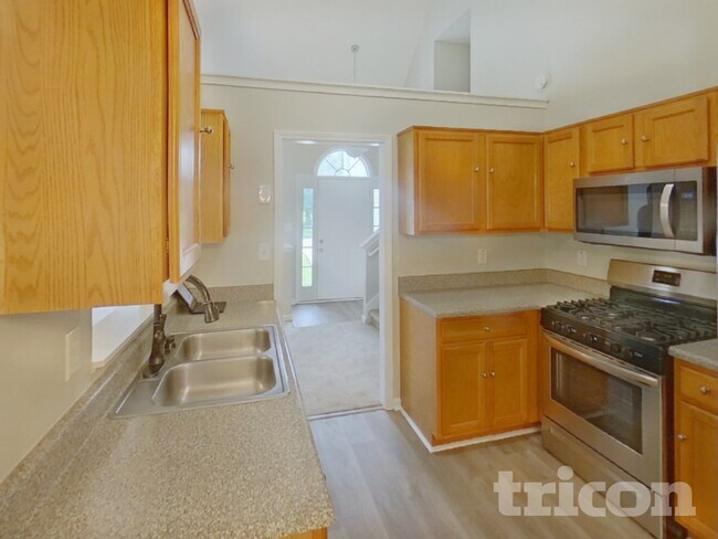 Building Photo - 7222 Brittany Way