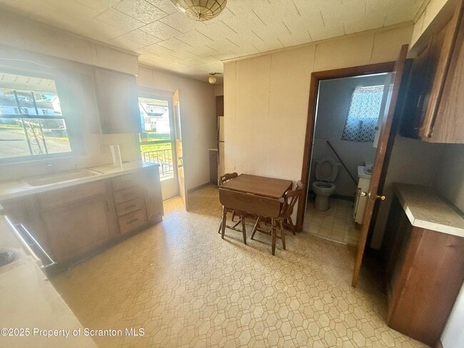 Foto del edificio - 662 Simpson St