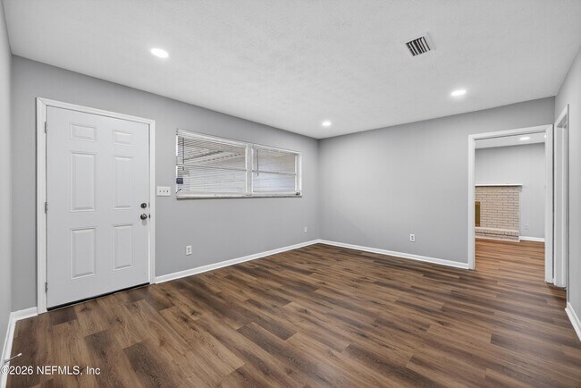 Building Photo - 8015 Jaguar Dr