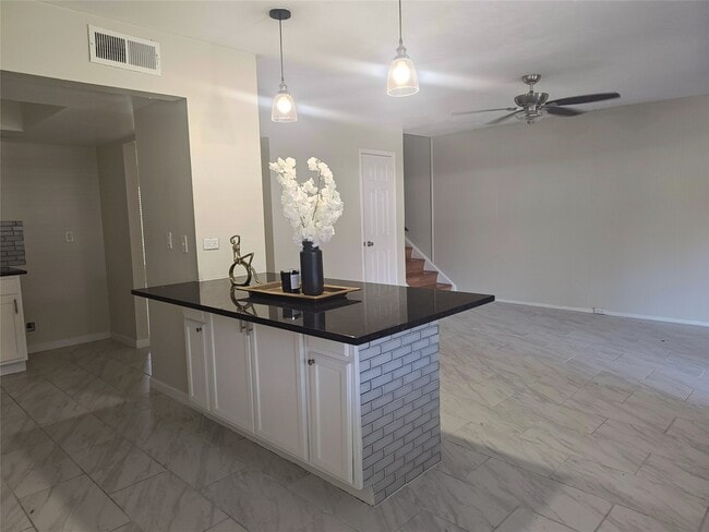 Building Photo - 2252 Shadowdale Dr