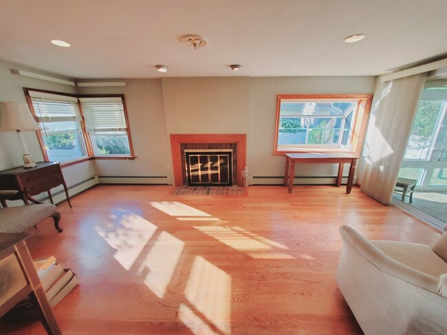 Building Photo - 9 Bonan Dr